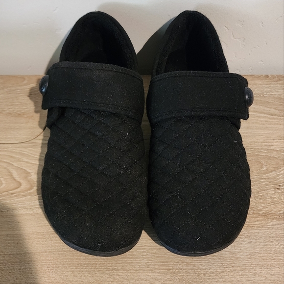 Vionoc Jackie Slippers - Picture 1 of 4